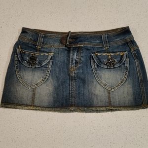 Short jean skirt